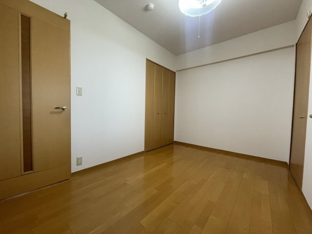 泉・高柳パークスクエアグランの洋室