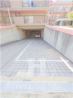 【駐車場】 | ブルームライフ戸田公園 | カースペースがあります