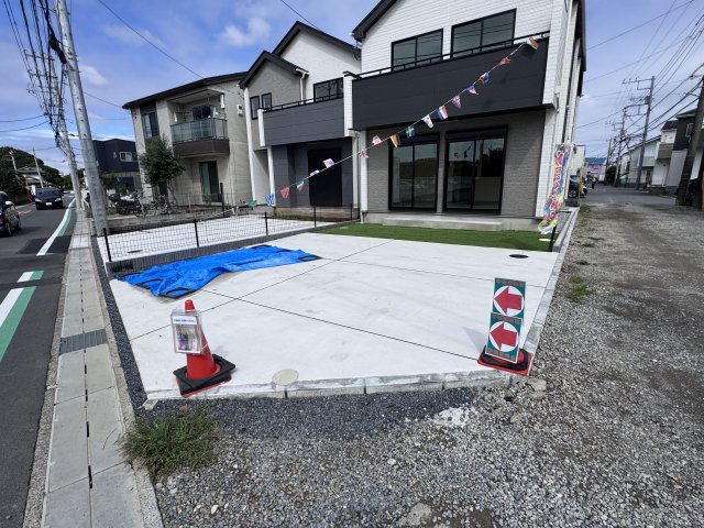 松戸市五香西３丁目新築戸建【松飛台小学校:5分】の駐車場|B号棟駐車スペース・並列2台駐車可