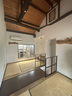 ２F