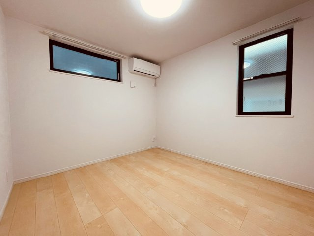 【洋室】 | 豊島区長崎６丁目　中古戸建て | 落ち着いた雰囲気の洋室で、プライベート空間として過ごせます