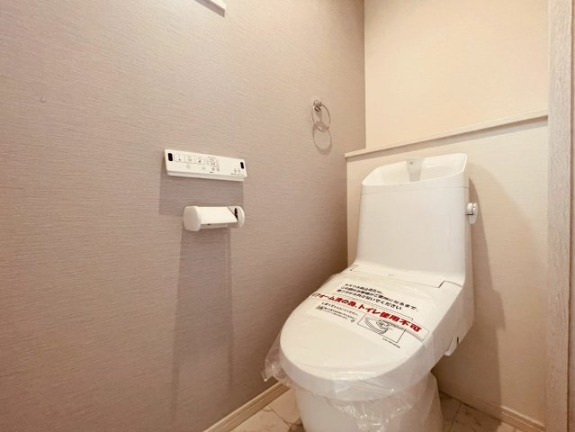 【トイレ】 | 豊島区長崎６丁目　中古戸建て | シンプルで使いやすく、お手入れもしやすいトイレ空間です