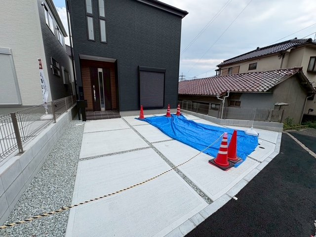 名谷町２期　新築戸建ての駐車場|駐車場があるので、車を買う予定の方も安心です