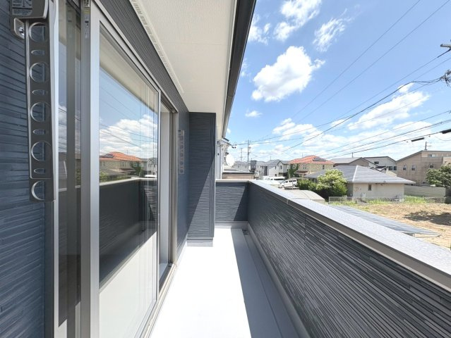 リーブルガーデン　各務原市川島緑町　全2区画分譲のバルコニー|バルコニーは南向きで洗濯物もよく乾きます！強度と表面積硬度を持つFPRで防水しています。