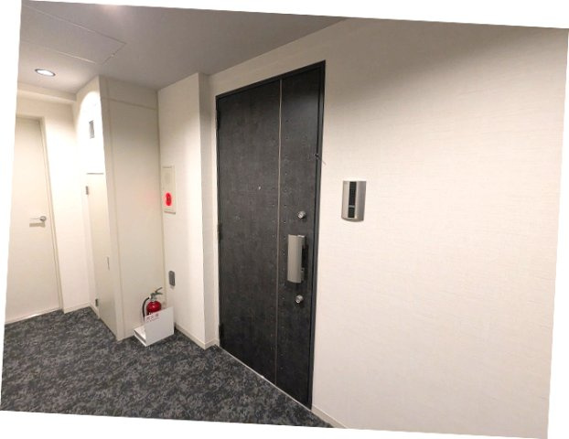 CLARITIA文京湯島の玄関|7階以上は隣の号室と接していない独立したプライバシー確保されたお部屋です
絨毯張りの内廊下
ディンプルキーのダブルロックセキュリティ