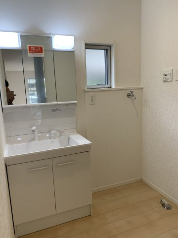 神戸市西区福吉台　リフレッシュ一戸建ての独立洗面台
