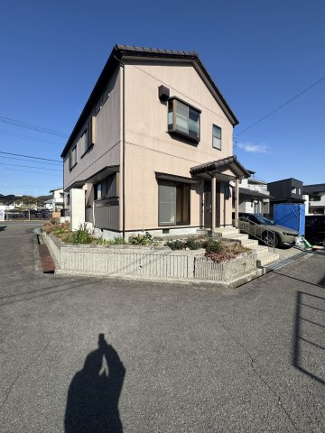 【2世帯対応住宅】吾川郡いの町天王南5丁目　中古一戸建ての前面道路含む現地写真|開放感あふれる角地物件！通風・採光ともに恵まれた住環境。