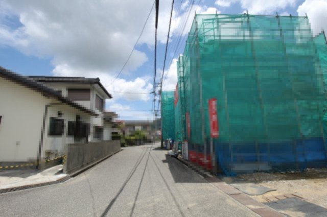 鴨部Ⅳ　新築戸建　2号棟　（全2区画）の前面道路含む現地写真|東側　幅　6.3ｍ　接面　12.0ｍ