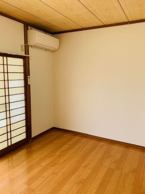中尾山コーポの洋室