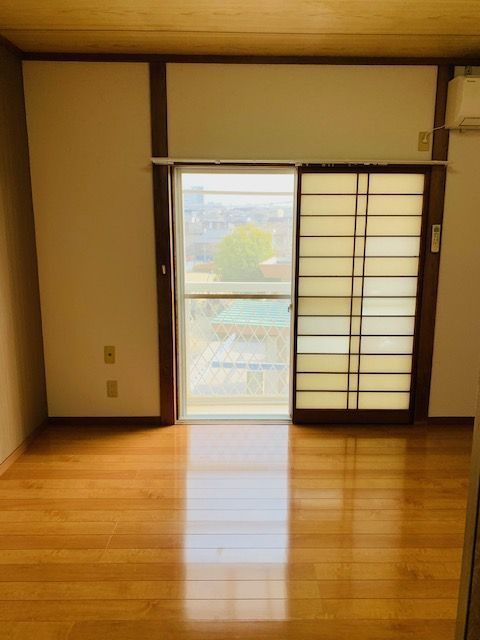 中尾山コーポの居間・リビング