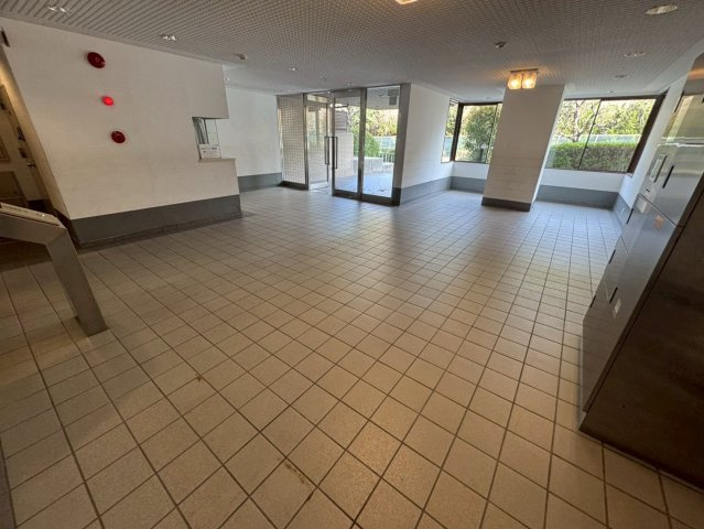 クローバーメゾン東桃山台のロビー