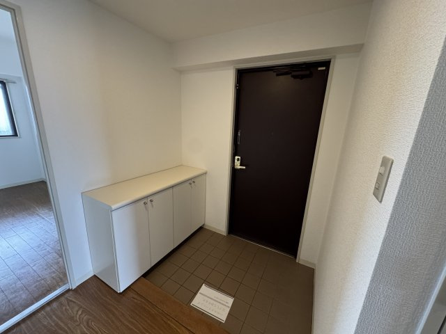 クローバーメゾン東桃山台の玄関