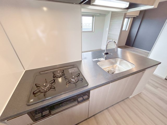 ミルーナヒルズ亀有のキッチン|ドキドキの新生活も、安心してスタート。ぴったりの住まいを見つけませんか？クランディアが一緒に住まい選びをサポートします‼　まずは、お気軽にお問合せください　＃クランディア