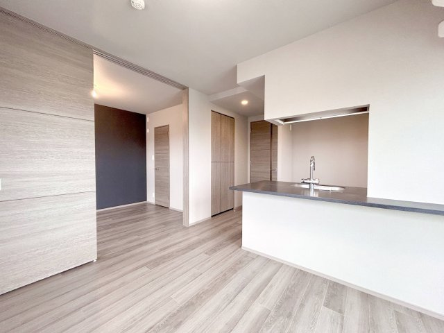 ミルーナヒルズ亀有の居間・リビング|ドキドキの新生活も、安心してスタート。ぴったりの住まいを見つけませんか？クランディアが一緒に住まい選びをサポートします‼　まずは、お気軽にお問合せください　＃クランディア