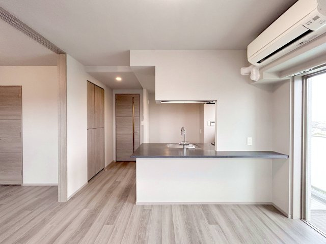 ミルーナヒルズ亀有の居間・リビング|ドキドキの新生活も、安心してスタート。ぴったりの住まいを見つけませんか？クランディアが一緒に住まい選びをサポートします‼　まずは、お気軽にお問合せください　＃クランディア