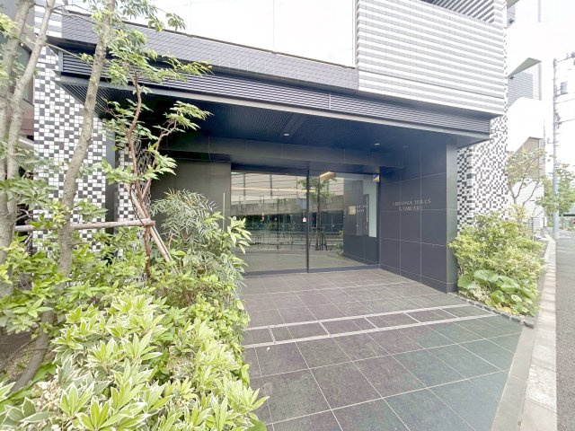 ミルーナヒルズ亀有のエントランス|ドキドキの新生活も、安心してスタート。ぴったりの住まいを見つけませんか？クランディアが一緒に住まい選びをサポートします‼　まずは、お気軽にお問合せください　＃クランディア