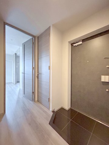 ミルーナヒルズ亀有の玄関|ドキドキの新生活も、安心してスタート。ぴったりの住まいを見つけませんか？クランディアが一緒に住まい選びをサポートします‼　まずは、お気軽にお問合せください　＃クランディア