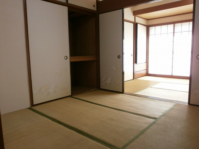 草加コーポラスの和室