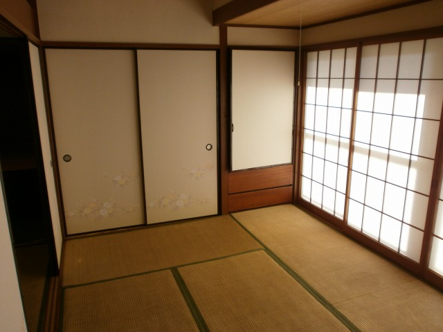草加コーポラスの和室