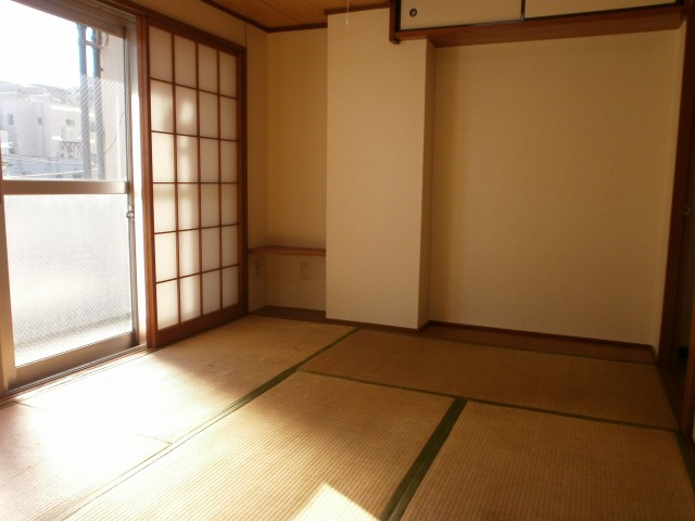 草加コーポラスの和室