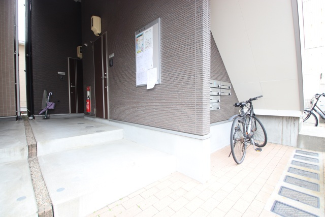 Creo八田壱番館のエントランス