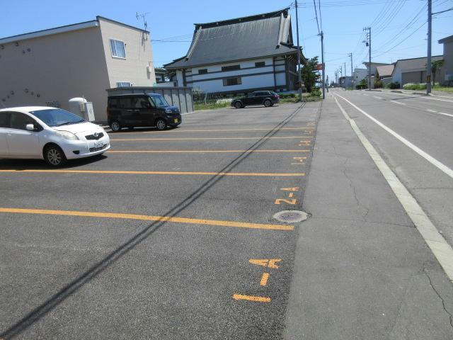 ブリーゼⅢの駐車場
