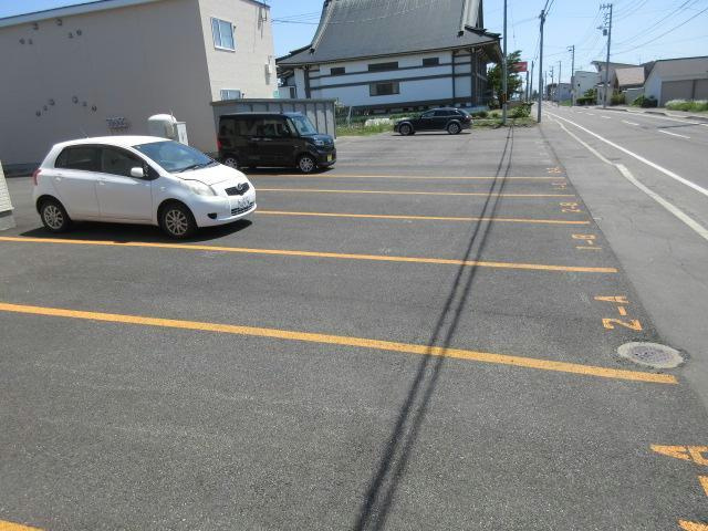 ブリーゼⅢの駐車場