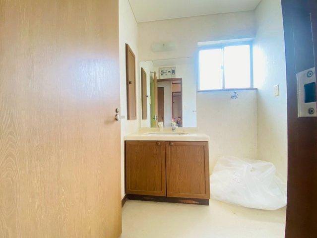 希望ヶ丘戸建の独立洗面台