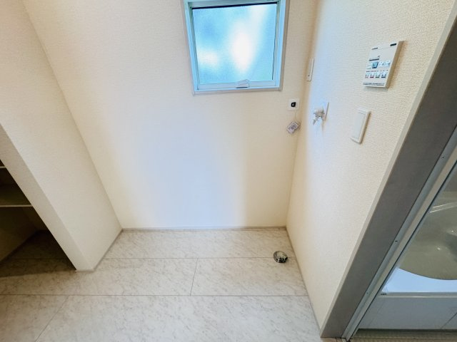 柏市新逆井2丁目新築戸建【土南部小学校:7分】のランドリースペース|洗濯機置き場