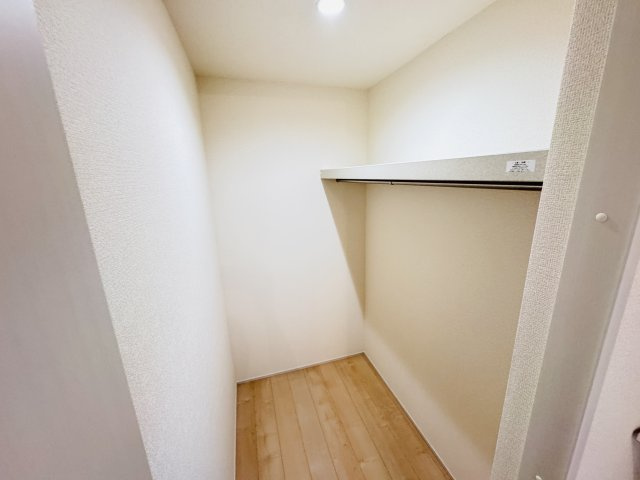 柏市新逆井2丁目新築戸建【土南部小学校:7分】の収納|1Fウォークインクローゼット