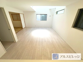 中古/清瀬市中里5丁目戸建の居間・リビング|ゆったりとした居間です