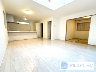 中古/清瀬市中里5丁目戸建の居間・リビング|ゆったり過ごせるリビングです