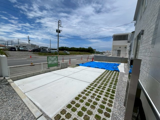 読谷村大木新築戸建て　限定1棟（平屋）の駐車場