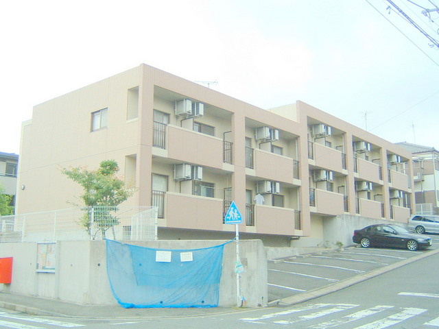 プリンスフィールドの周辺|閑静な住環境に佇む　オートロック付マンション