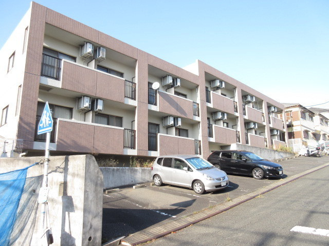 プリンスフィールドの外観|閑静な住環境に佇む　オートロック付マンション