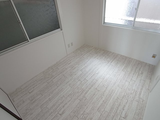 寺池町２丁目貸家の内装|窓が2面有り風通し良好です