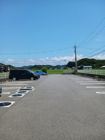 【駐車場】 | プランドール　３ | 車をお持ちの方に嬉しい駐車場付きの物件です