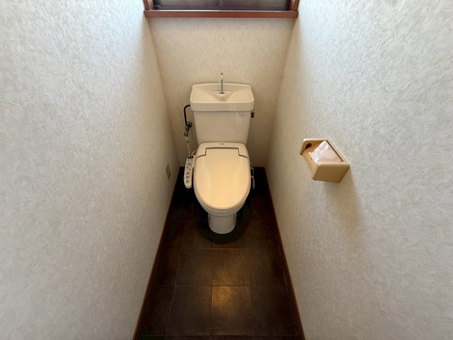 曽於市財部町南俣の中古一戸建のトイレ