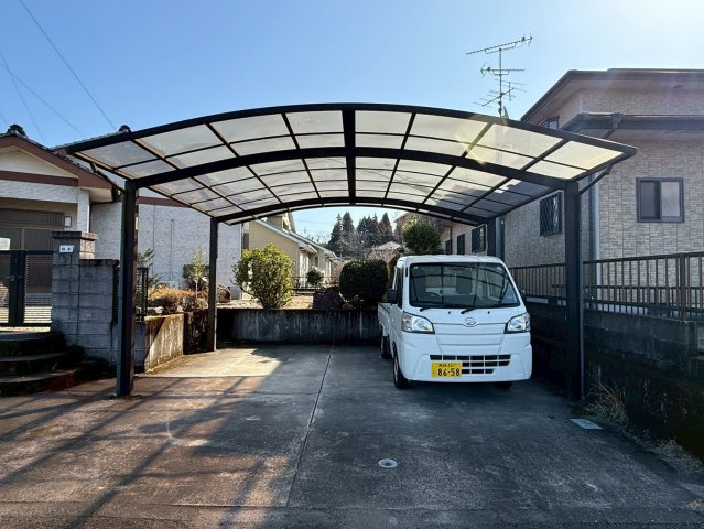 曽於市財部町南俣の中古一戸建の駐車場