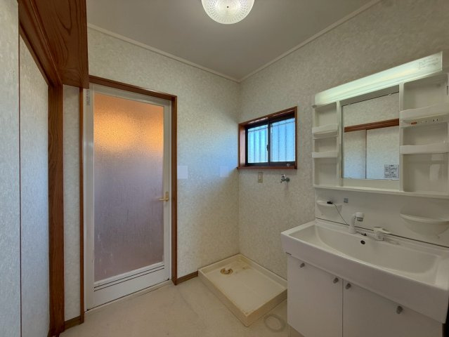 曽於市財部町南俣の中古一戸建の独立洗面台