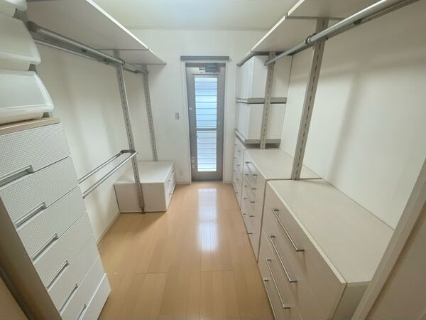 禁野本町貸家の収納
