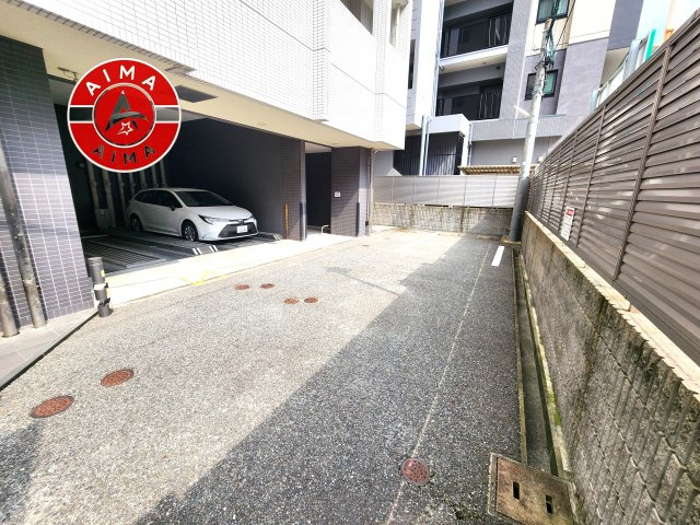 グランフォーレラグゼ平尾の駐車場|敷地内に駐車場もございます。