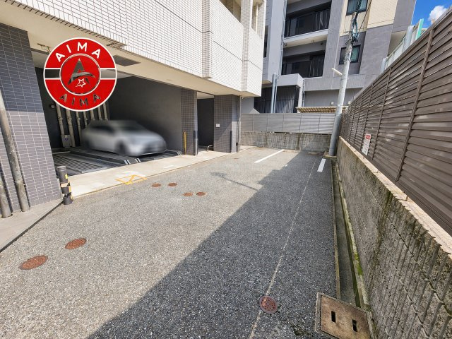 グランフォーレラグゼ平尾の駐車場|敷地内に駐車場もございます。