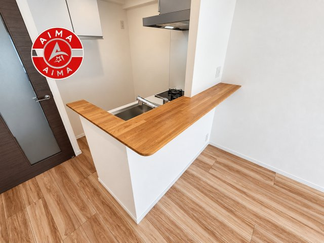グランフォーレラグゼ平尾のダイニング|キッチンの横にダイニングテーブルを置くと作ったお料理をラクラク運べます。
