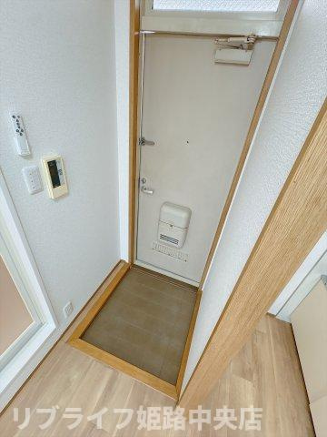 ハイツカジワラの玄関