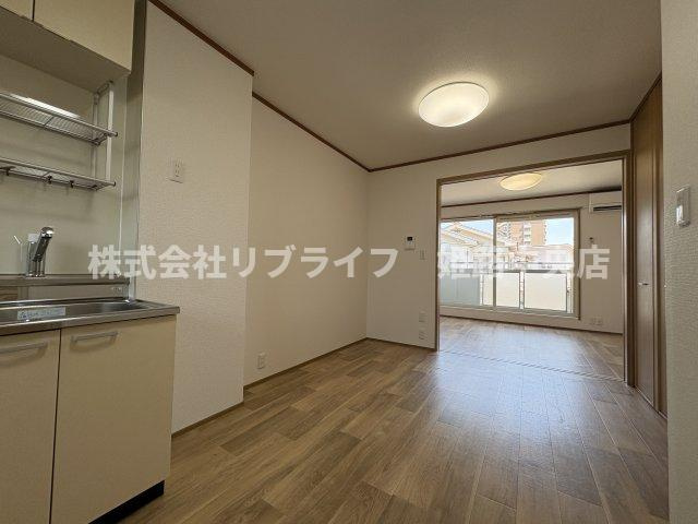 ハイツカジワラの居間・リビング