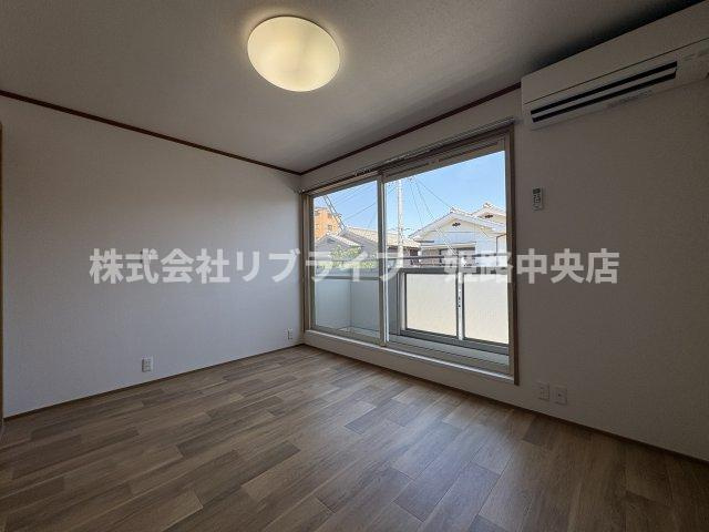 ハイツカジワラの洋室