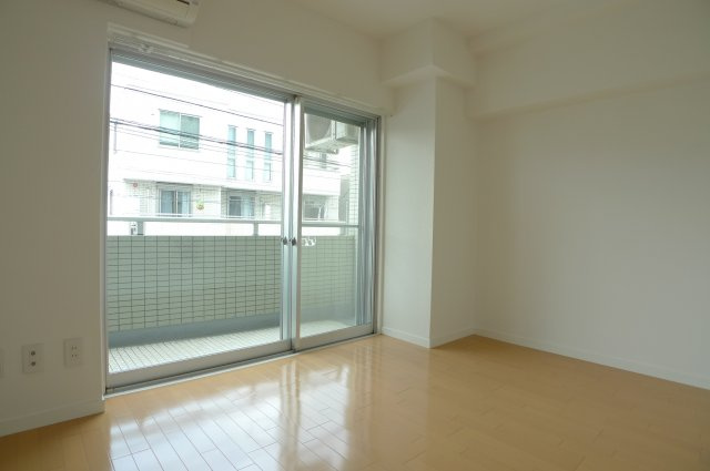 白を基調とした生活感のあるお部屋です