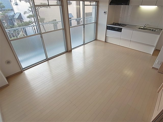 クイーンズハイツ名倉の内装|リノベーションして生まれ変わったリビング