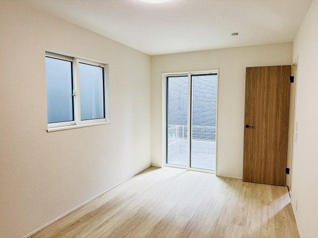 八王子市　散田町　新築一戸建て　２５ー１期の寝室|～1階8.2帖の主寝室　ベッドなど大型家具のレイアウトもしやすい広さです～